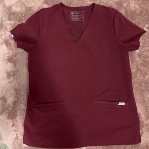 Figs Maroon Casma 3 pocket scrub top size small